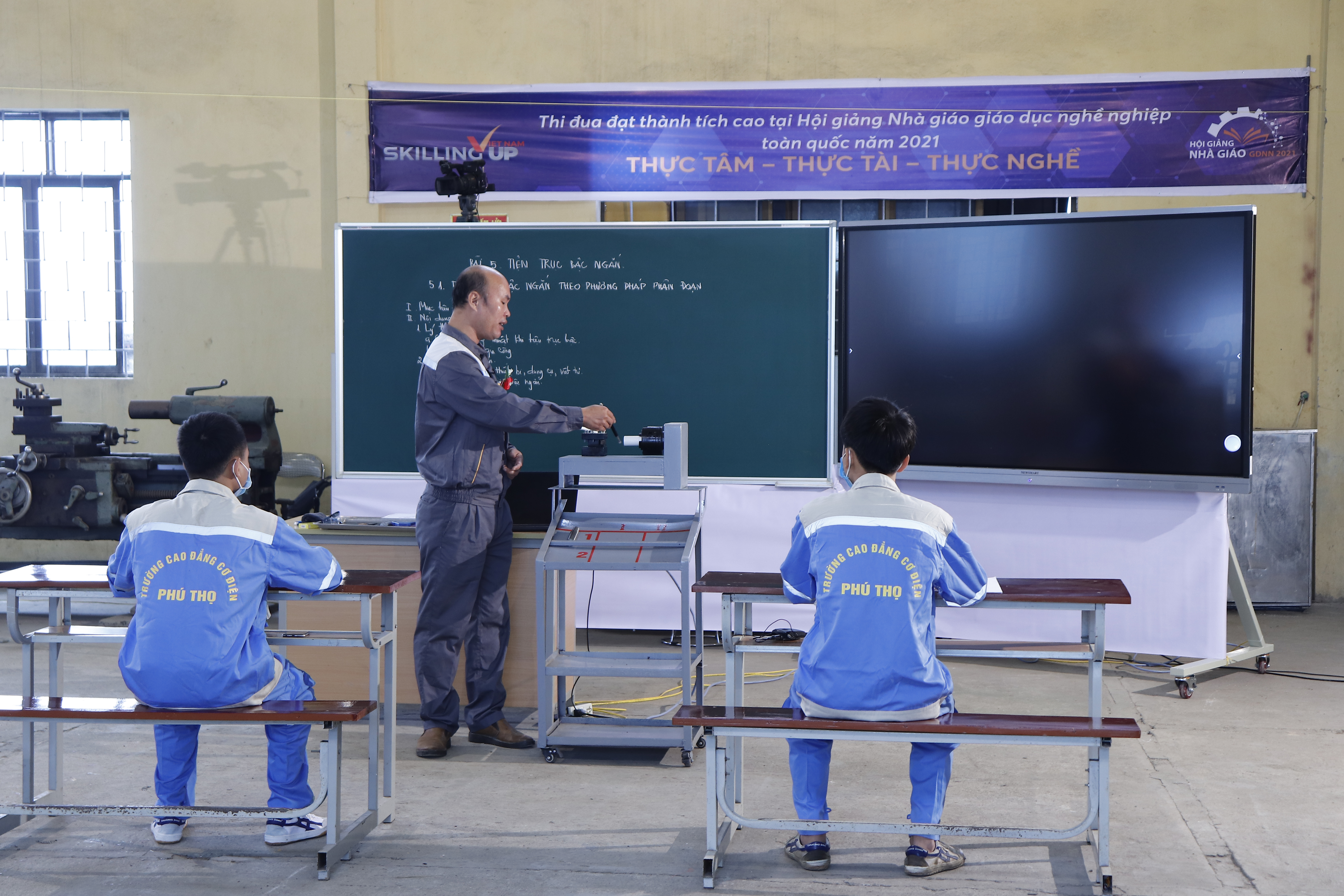 PCEM - Một số hoạt động của GV, HSSV trong năm học 2024 2025